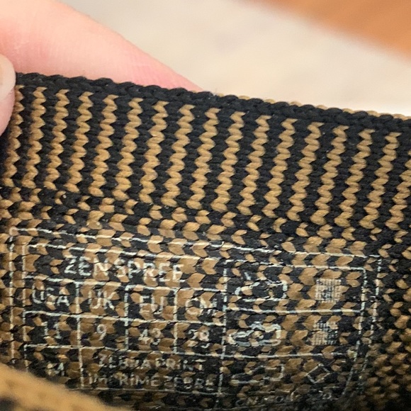 Earth Zen Spree Zebra Animal Print Slip On Knit Sneakers Size 11 - Picture 8 of 9